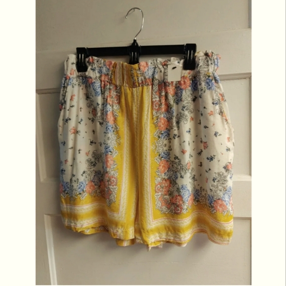 Multi-printed floral linen shorts - Picture 1 of 3